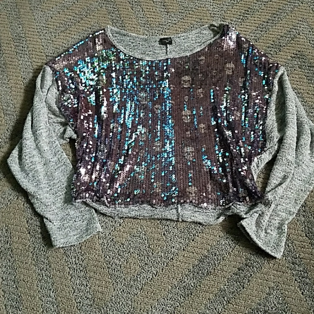 Skull cinquains half sleeve sweater size small